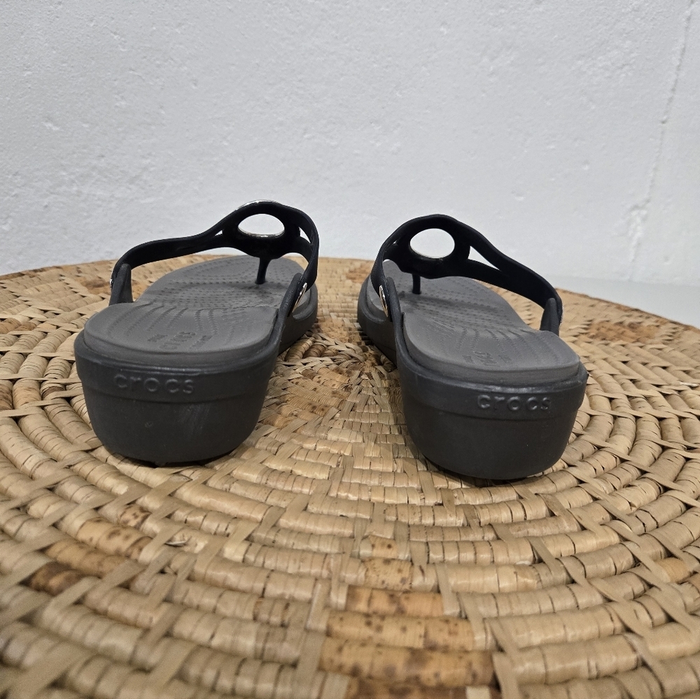 CROCS Sanrah Women's Gray Bkue Sandals with Silver Accents - Picture 5 of 7